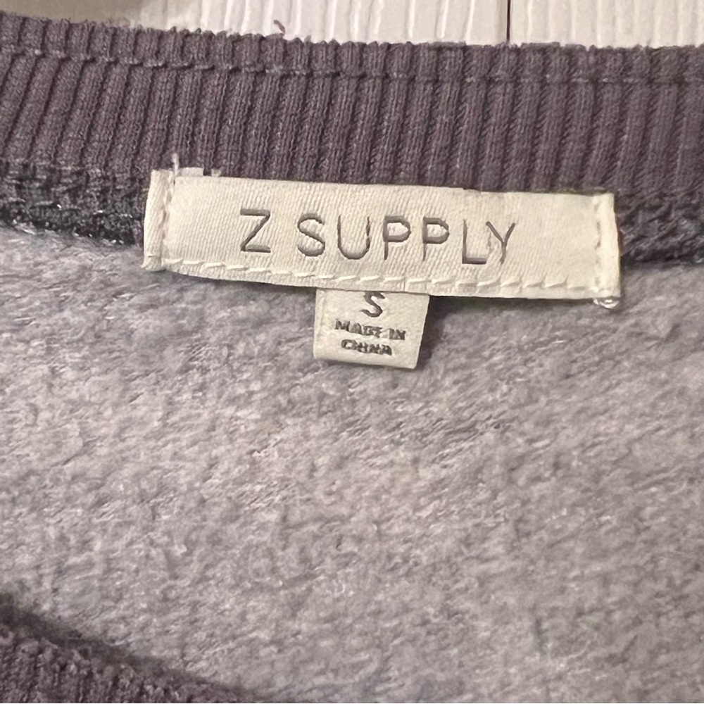 Z Supply Camo Relaxed Pullover sweatshirt in dark grey Size Small - Picture 5 of 8